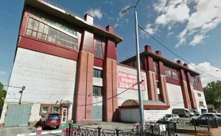 Общий вид здания автостоянки на Удельном проспекте