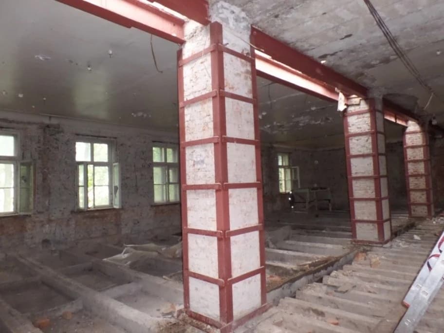 Металлические обоймы усиления кирпичных столбов