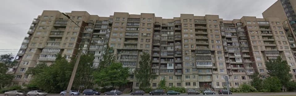 Общий вид жилого дома на улице Латышских Стрелков
