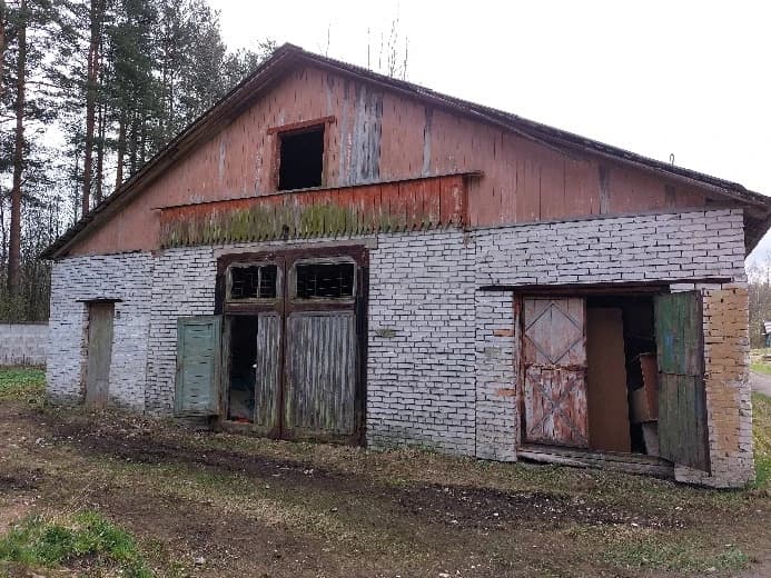 Общий вид здания мастерских со стороны главного фасада Общий вид здания мастерских со стороны главного фасада